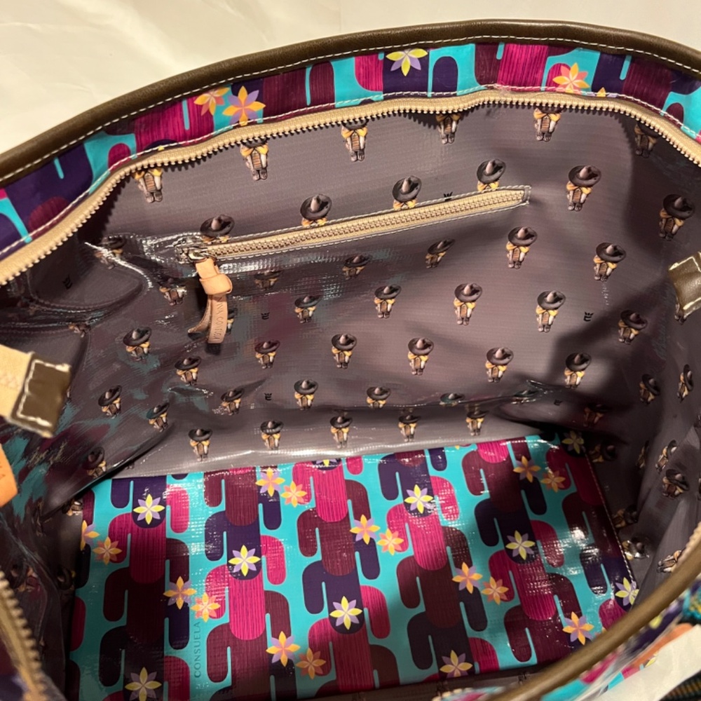 Consuela Large Zippered Tote - Twyla Legacy Cactus *RETIRED* - Picture 5 of 14